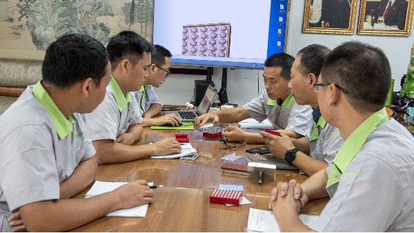 注塑模具廠鉗工自學(xué)設(shè)計(jì)難嗎？